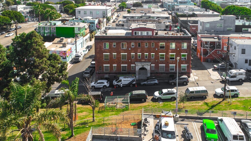 More Photos Of 120 Westminster Ave, Venice Apartments For Sale