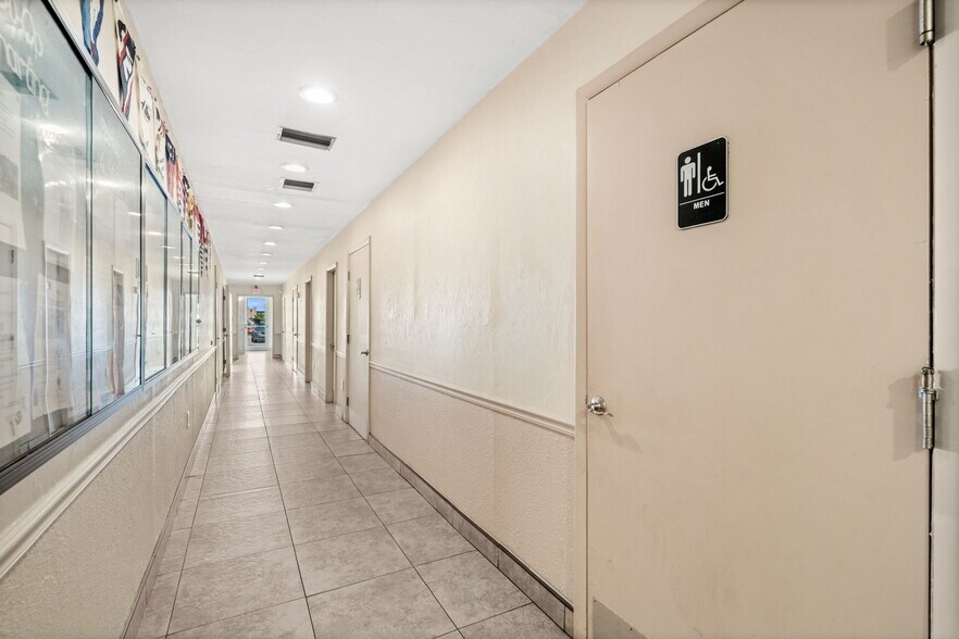 More Photos Of 917 SE 47th Ter, Cape Coral Restaurant For Sale