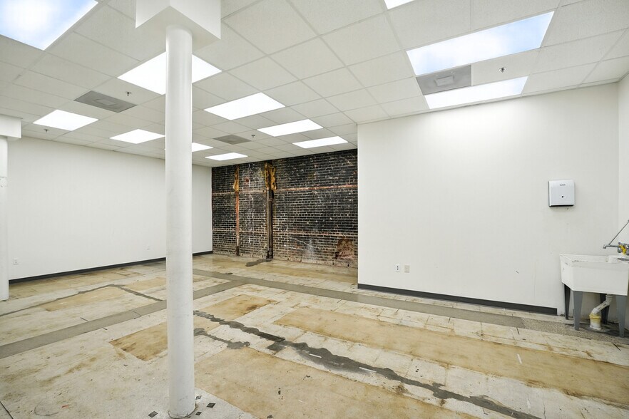 More Photos Of 1729-1731 N Main St, Jacksonville Storefront For Lease