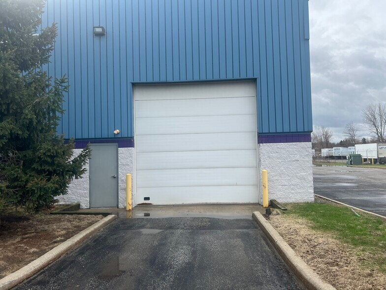 More Photos Of 3017 W 17th St, Erie Warehouse For Lease