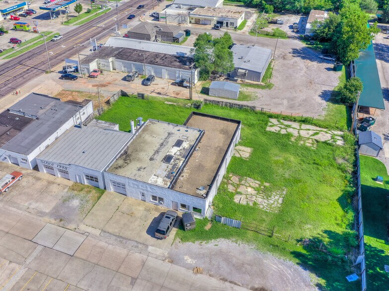 More Photos Of 227 W MacArthur Dr, Midwest City Auto Repair For Sale