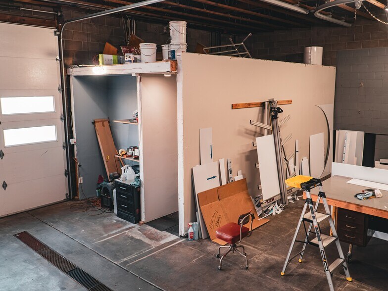 More Photos Of 1203 12th St, Hood River Showroom For Sale