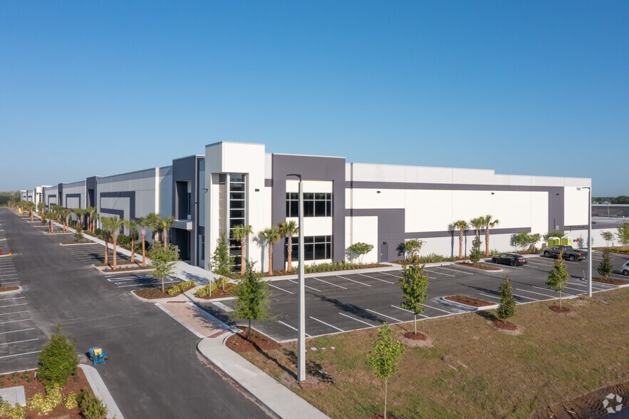 Primary Photo Of 7600 Narcoossee Rd, Orlando Warehouse For Lease