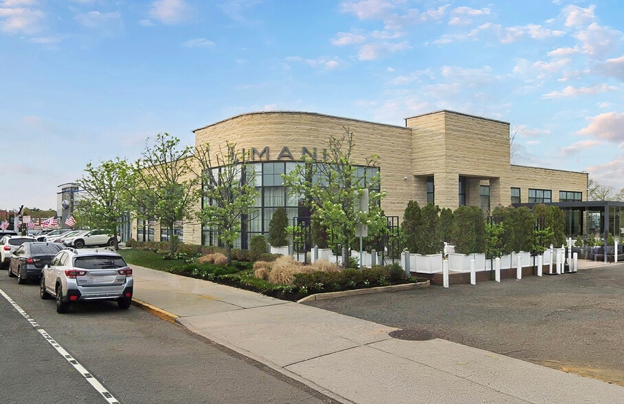 Primary Photo Of 1043 Northern Blvd, Roslyn Restaurant For Sale