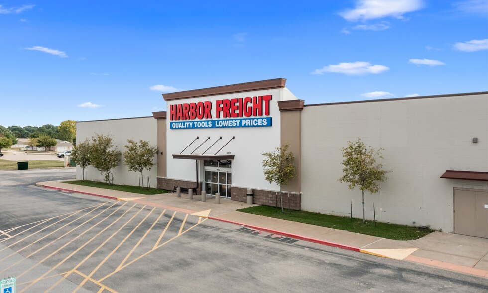 More Photos Of 1995-2107 National Blvd., Galesburg General Retail For Sale