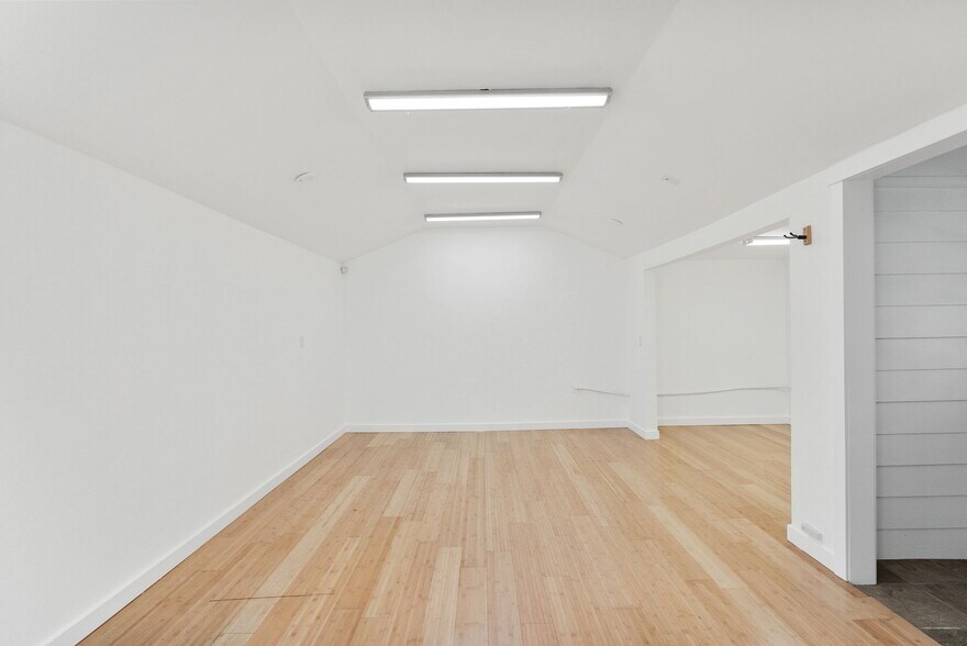 More Photos Of 15 NW Franklin Ave, Bend Office For Sale
