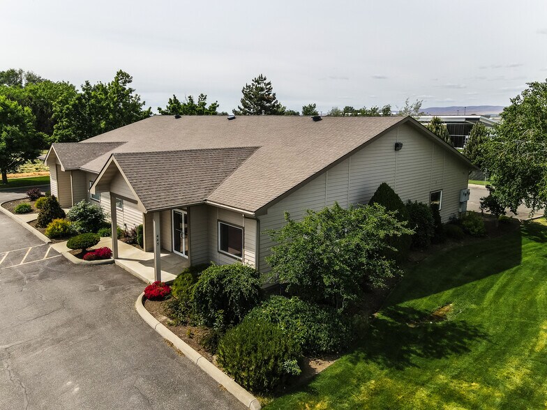 More Photos Of 445 Barnard Blvd, Sunnyside Office For Sale