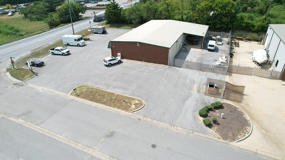 More Photos Of 895 Highway 31, Alabaster Service For Lease