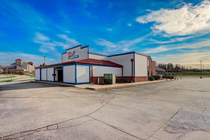 More Photos Of 10950 W Good Hope Rd, Milwaukee Restaurant For Sale