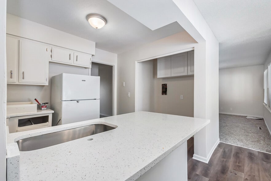More Photos Of 8831-8837 Glenwood Ct, Overland Park Apartments For Sale