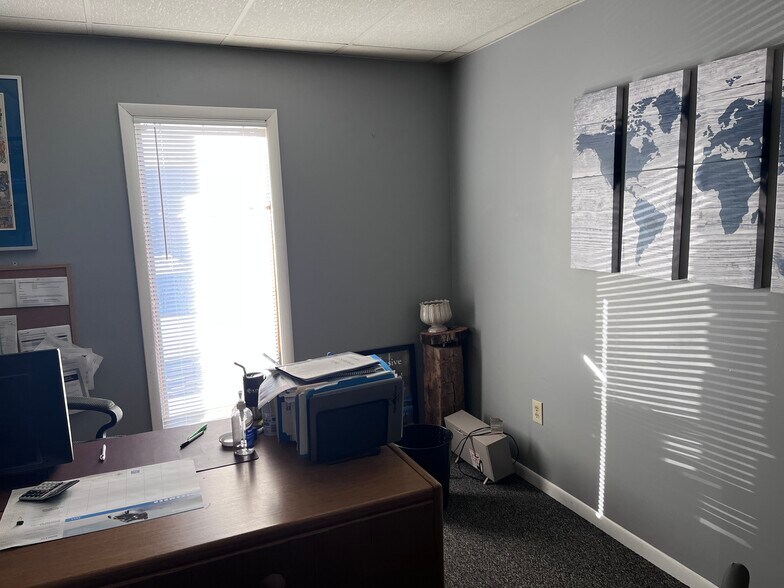 More Photos Of 899 Haywood Rd, Asheville Storefront Retail Office For Sale