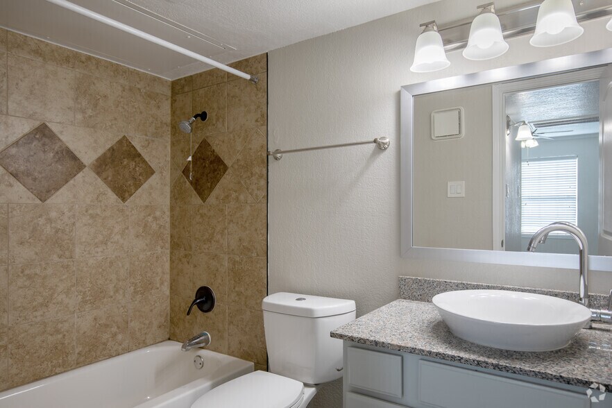 More Photos Of 2010 Estrada Pky, Irving Apartments For Sale