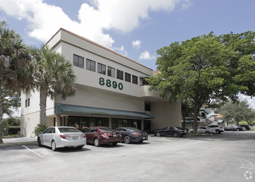 Primary Photo Of 8890 W Oakland Park Blvd, Sunrise Medical For Sale