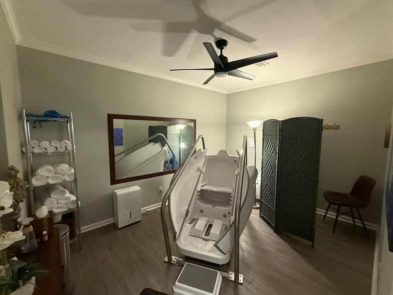 More Photos Of 4595 Towne Lake Pky, Woodstock Medical For Lease