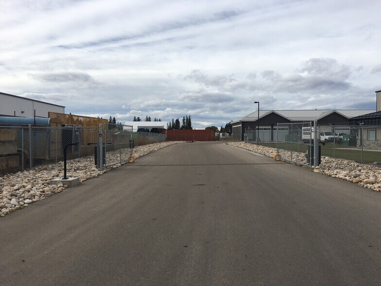 More Photos Of 974 Boulder Blvd, Stony Plain Warehouse For Lease