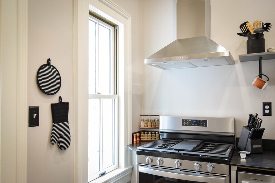 More Photos Of 161 N Main St, Snowflake Hotel For Sale