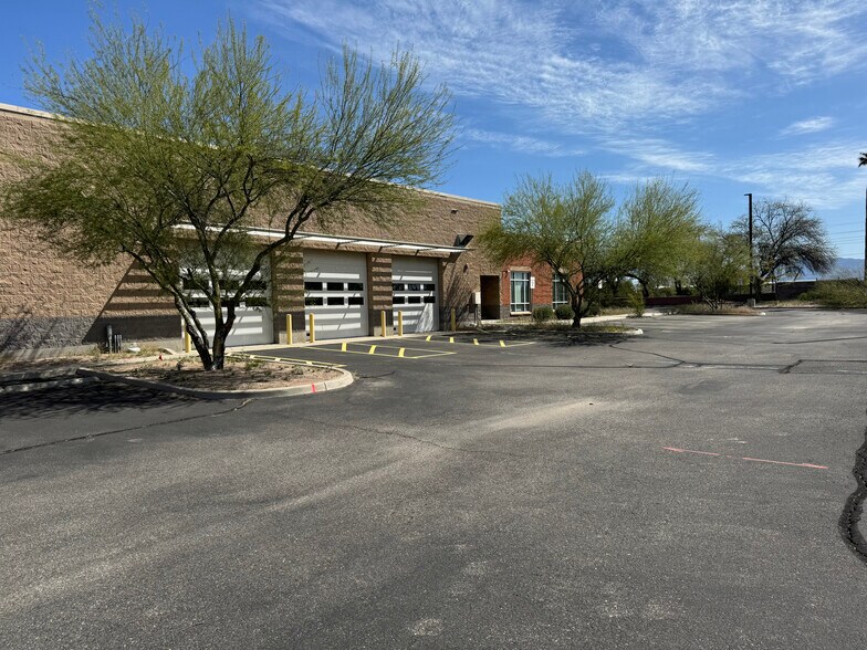 More Photos Of 3761 E Tennessee St, Tucson Warehouse For Lease