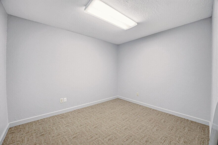 More Photos Of 240 W Green St, Stephenville Office For Sale