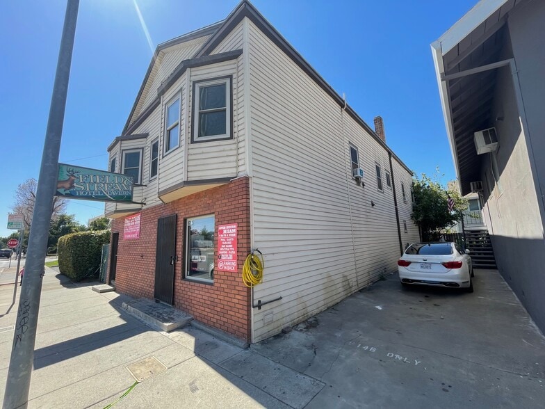 More Photos Of 612 B St, Marysville Bar For Sale