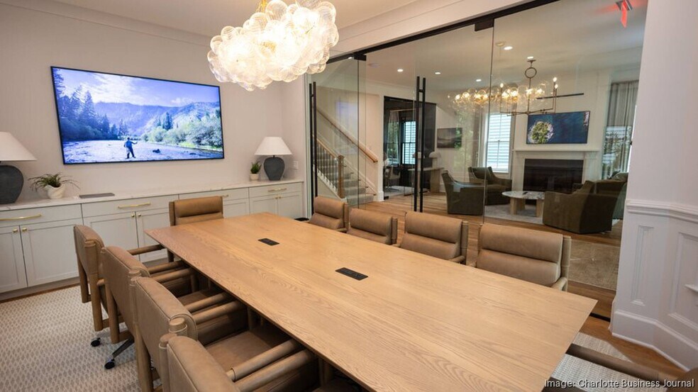 More Photos Of 427 East Blvd, Charlotte Coworking Space