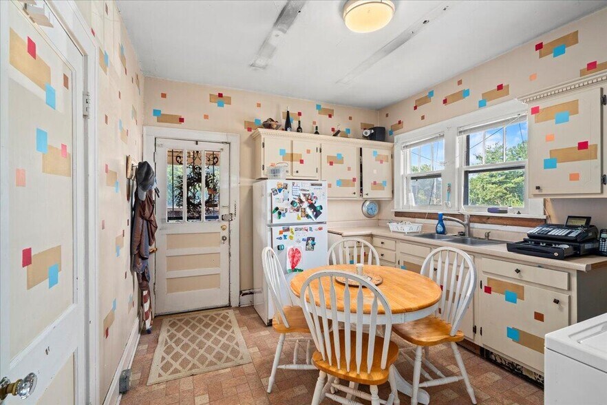 More Photos Of 1322 Versailles Rd, Lexington Freestanding For Sale