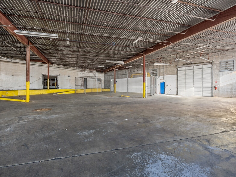 More Photos Of 729 S Church St, Spartanburg Warehouse For Lease