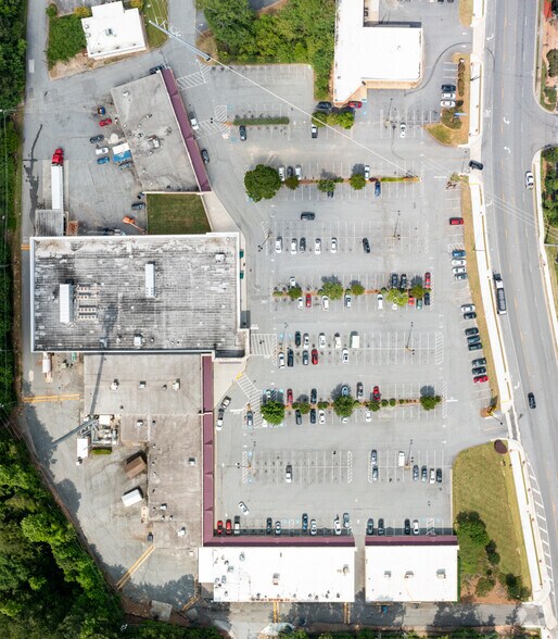 More Photos Of 7702-7760 Spalding Dr, Peachtree Corners General Retail For Lease