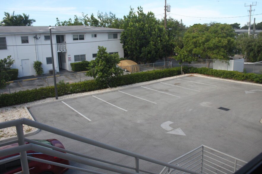 More Photos Of 2475 Hollywood Blvd, Hollywood Office For Lease