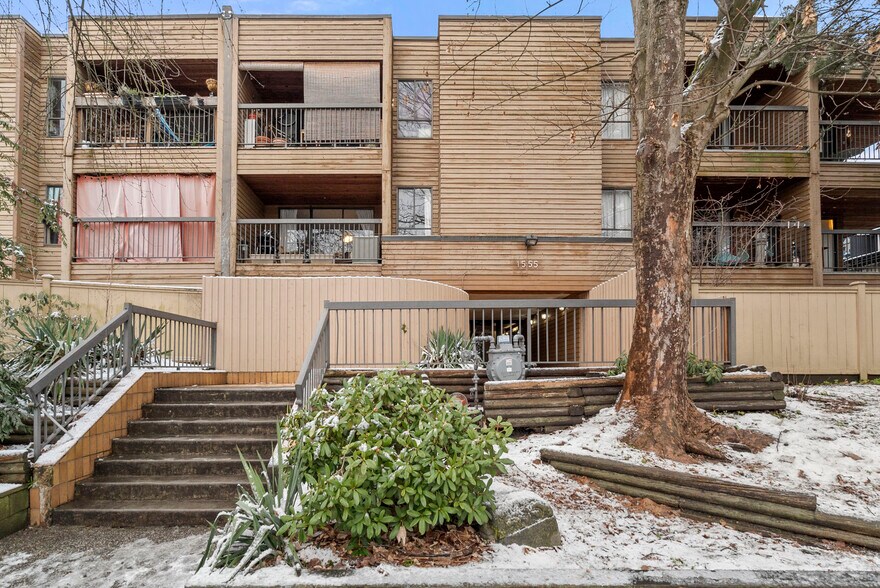 More Photos Of 1555 Graveley St, Vancouver Apartments For Sale