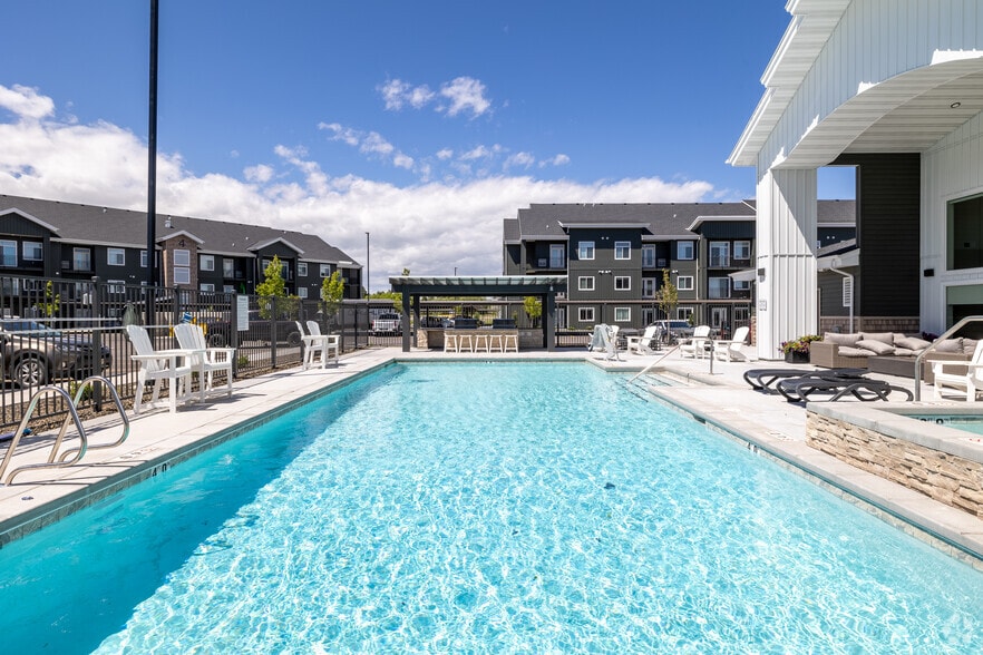 More Photos Of 3040 S South Fork Blvd, Idaho Falls Apartments For Sale