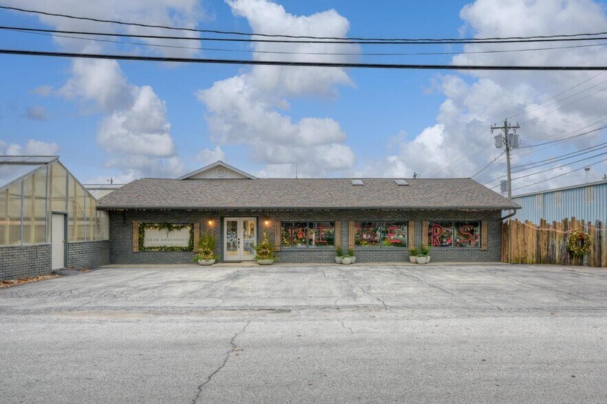 More Photos Of 103 E 9th St, Lamar Specialty For Sale