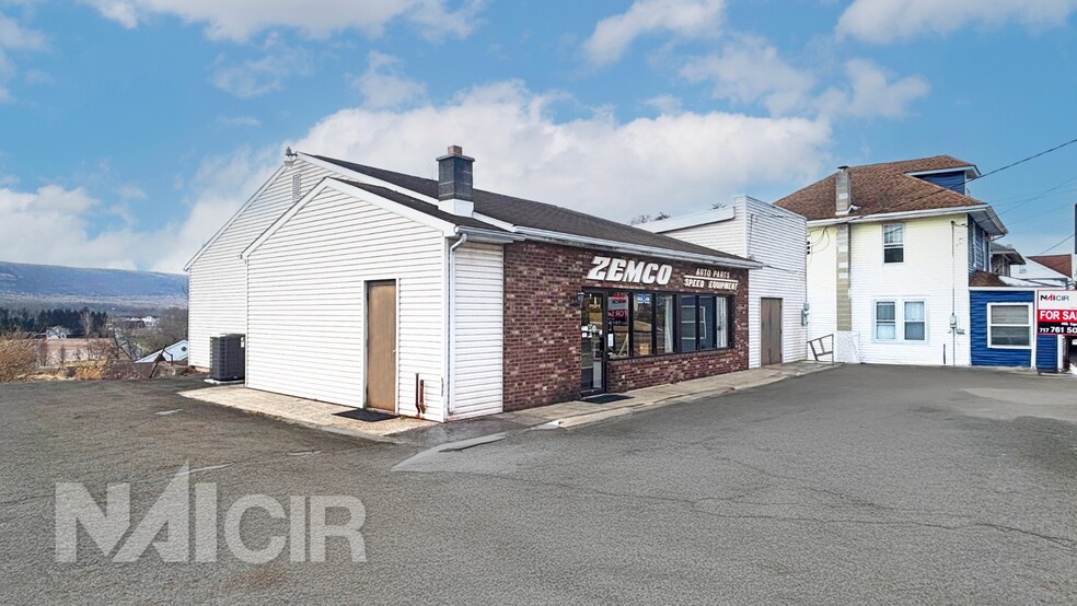 Primary Photo Of 1616 E Grand Ave, Tower City General Retail For Sale