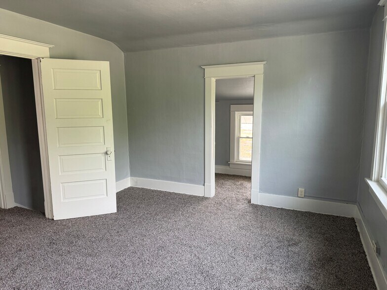 More Photos Of 1720 Main St, Elkhart Industrial For Sale