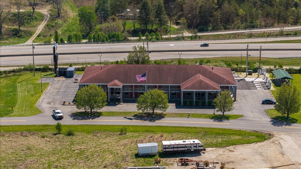 More Photos Of 182 Quillens Chapel Rd, Campton Hotel For Sale