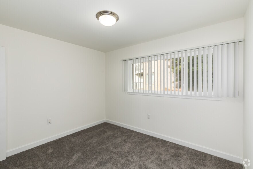 More Photos Of 5400 Livingston Ter, Oxon Hill Apartments For Sale