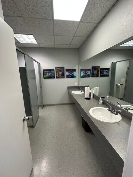 More Photos Of 2005 FM 1960 Bypass Rd E, Humble Warehouse For Sale