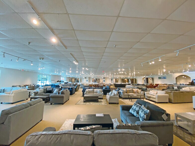 More Photos Of 2901 SE 14th St, Bentonville General Retail For Lease