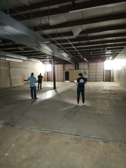 More Photos Of 9620 E State Route 350, Raytown Light Distribution For Sale