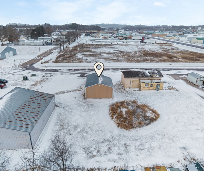 More Photos Of 1628-1630 Maple St, Reedsburg Warehouse For Lease