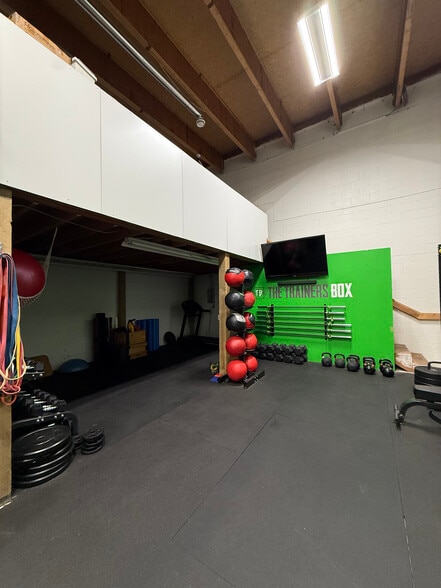 More Photos Of 19331 Enterprise Way, Surrey Warehouse For Lease
