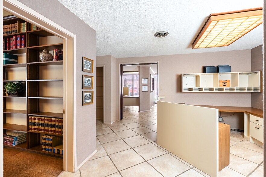 More Photos Of 2165 15th Ave, Vero Beach Office For Lease