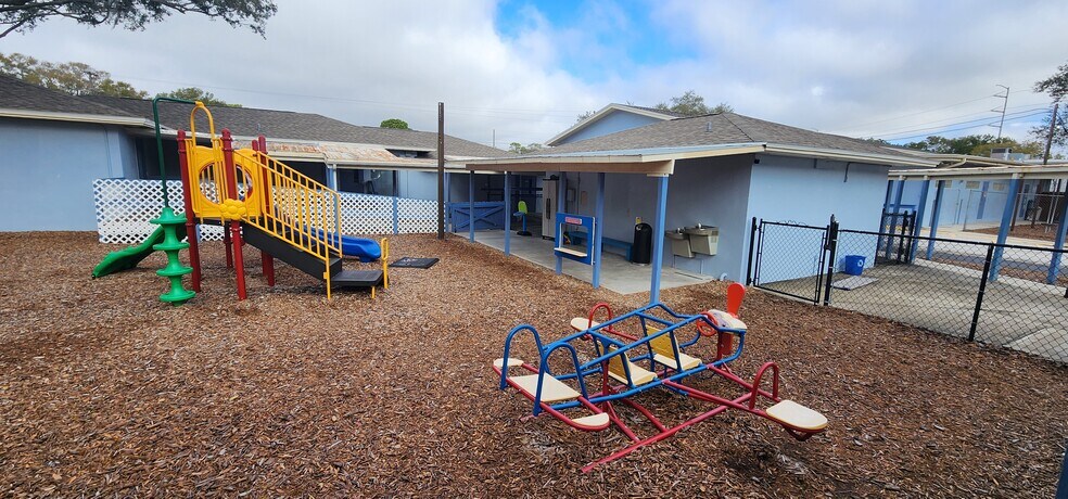 More Photos Of 2177 NE Coachman Rd, Clearwater Schools For Lease