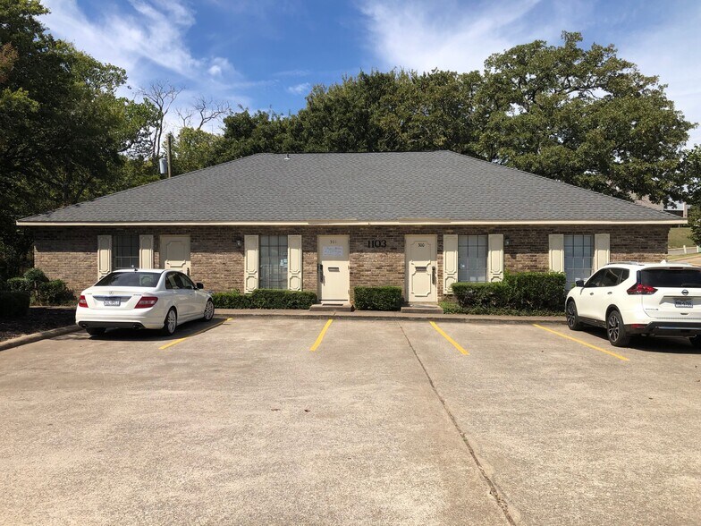 More Photos Of 1101 Arwine Ct, Euless Unknown For Lease