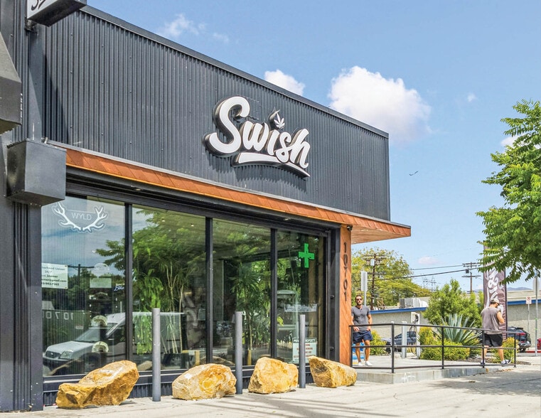 More Photos Of 10701 Burbank Blvd, North Hollywood Storefront For Sale