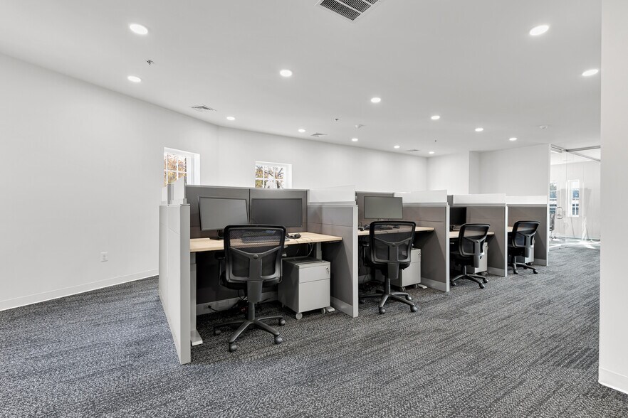 More Photos Of 2301 Calvert St NW, Washington Coworking Space