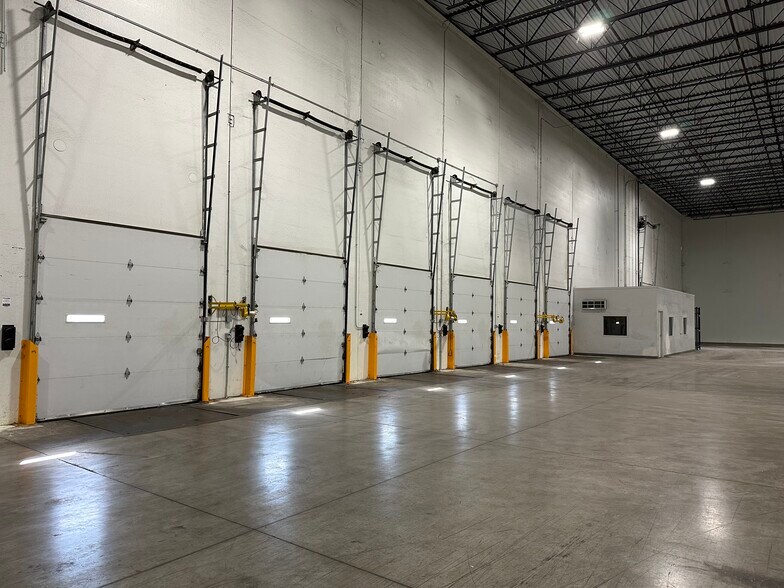 More Photos Of 2801 Alft Ln, Elgin Manufacturing For Lease