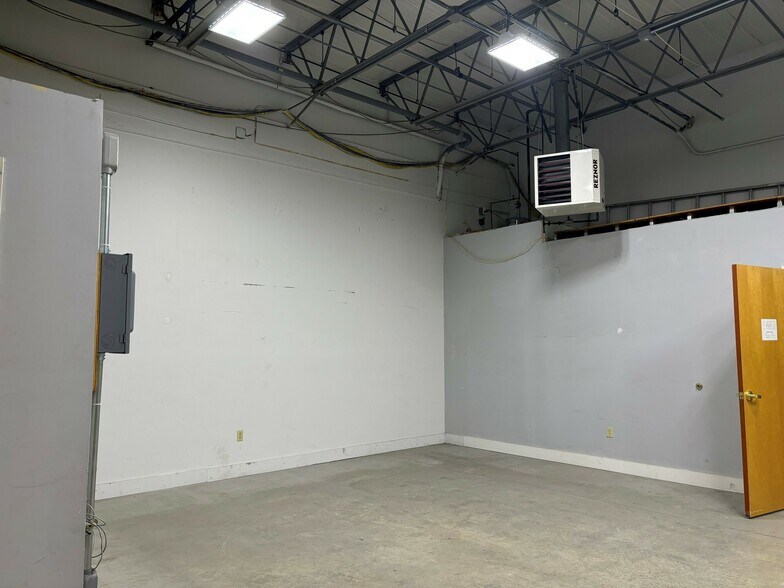More Photos Of 190 Riverside St, Portland Flex For Lease