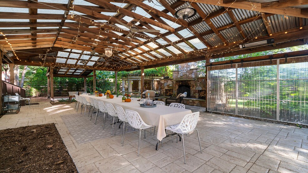 More Photos Of 409 N State St, Franklin Grove Hotel For Sale