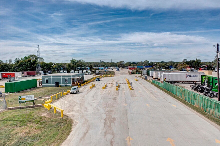 More Photos Of 8500-8800 Julius Schepps Fwy, Dallas Land For Lease