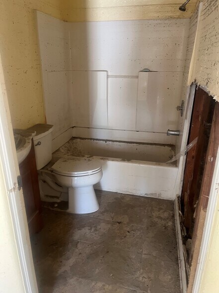 More Photos Of 1039 3rd St, Fort Myers Apartments For Sale